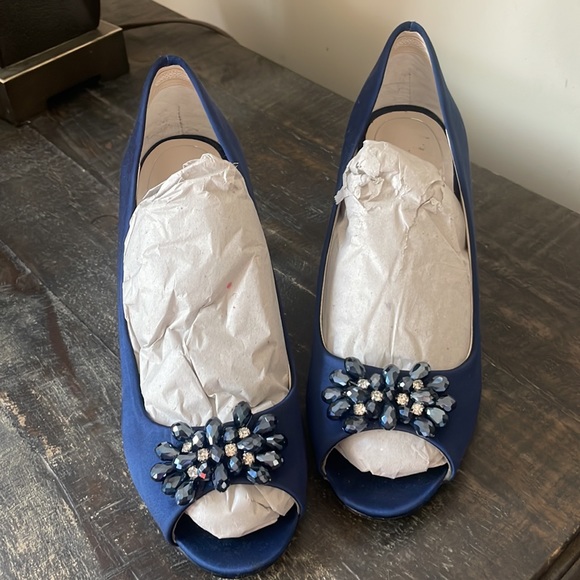 Satin Royal Blue Dress Shoes , Size 8 - Picture 9 of 12